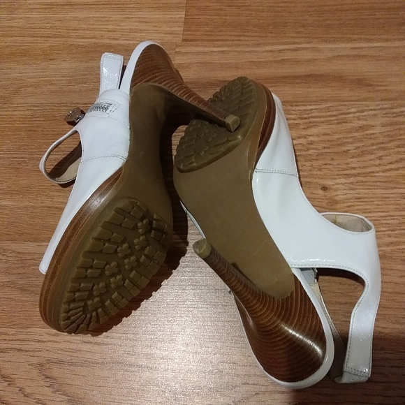 Sandals - Picture 2 of 5